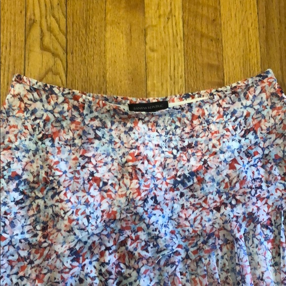 Fun, flowy, floral Banana Republic skirt - Picture 3 of 7
